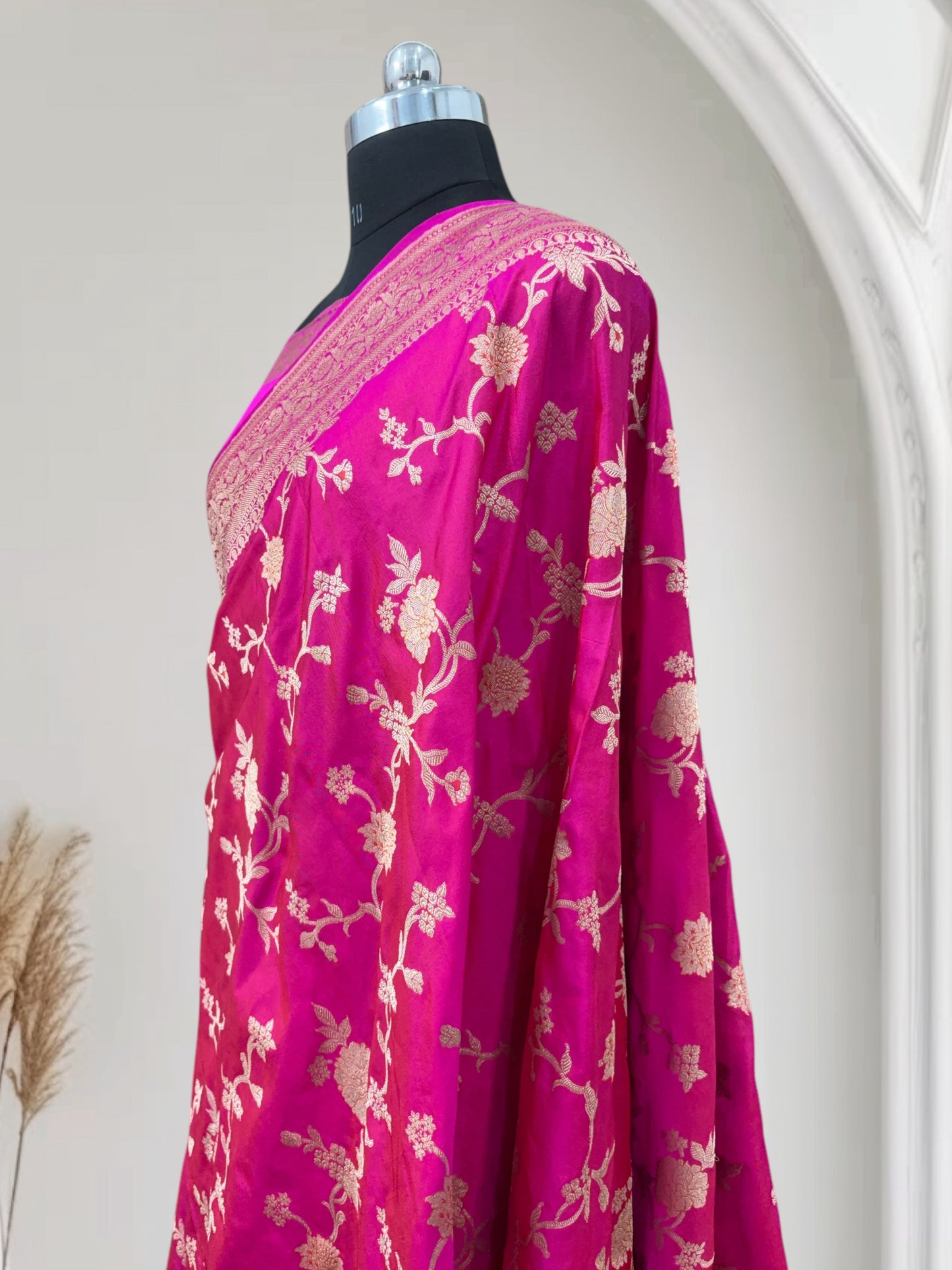 Rich Pink Pure Kataan Silk Banarasi Saree with Simple Floral Jaal
