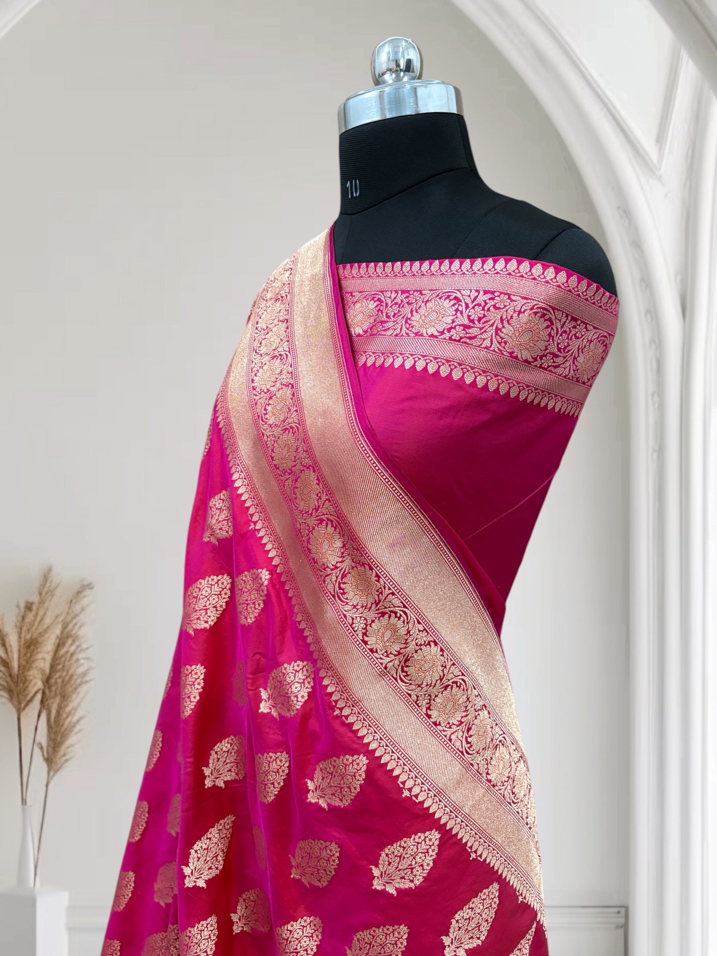 Rani With Red Shaded Dual-Tone Effect Pure Kataan Silk Banarasi Saree